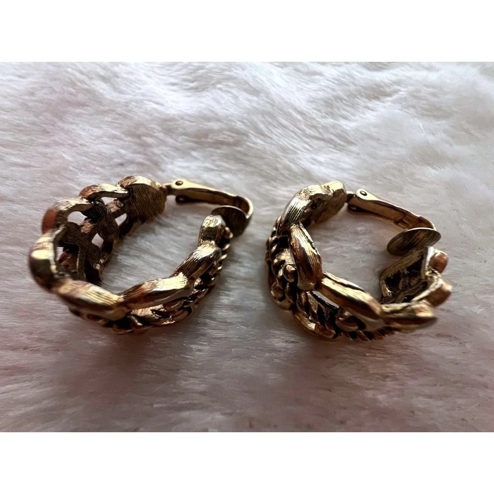 Avon Vintage Clip On J Hoop Earrings‎ Gold Tone Openwork Scroll Rope Baroque 80s
